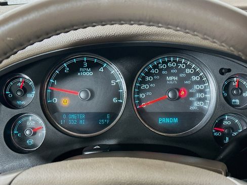 Used 2011 Chevrolet Avalanche LTZ image 12