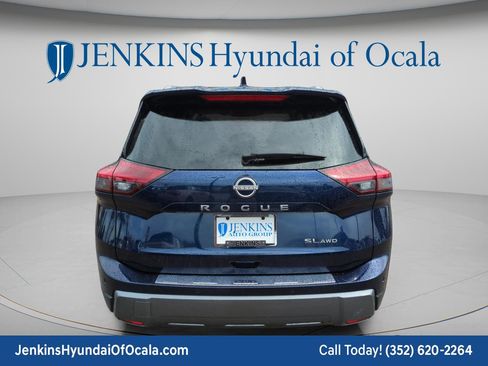 Used 2024 Nissan Rogue SL image 4