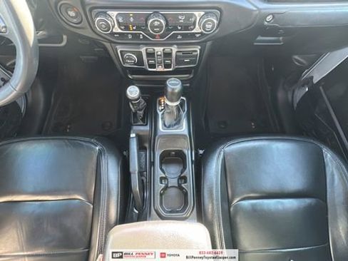Used 2023 Jeep Gladiator Sport AWD/4WD image 9