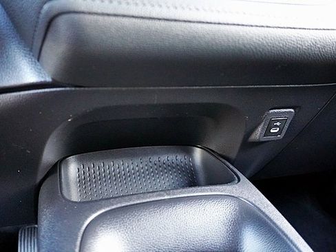 Used 2025 Toyota Corolla SE image 28