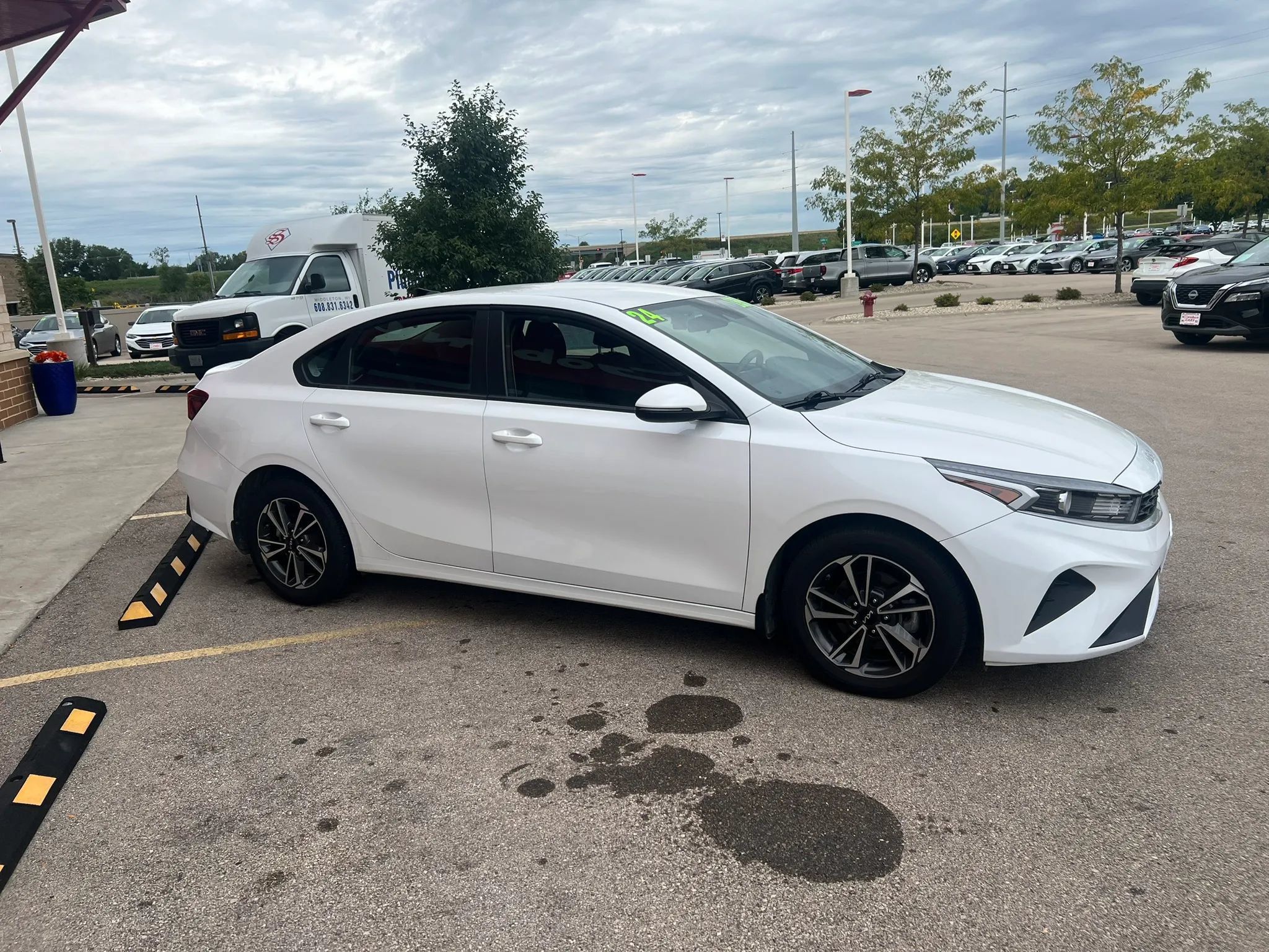 Used 2024 Kia Forte LXS w/ LXS Technology Package FWD image 3