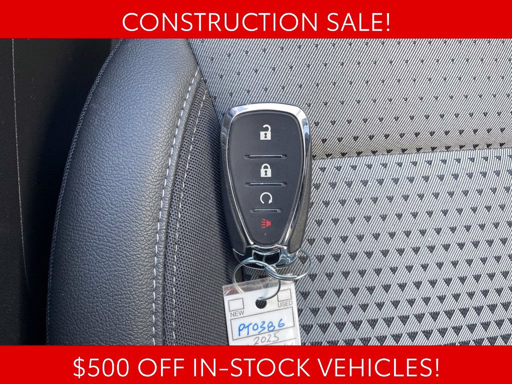 Used 2025 Chevrolet Trax LT FWD image 19