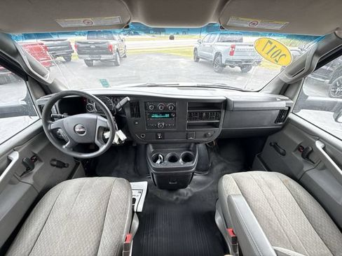 Used 2017 GMC Savana 3500 RWD image 17