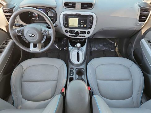 Used 2017 Kia Soul EV + image 16