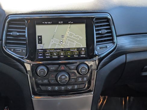 Used 2020 Jeep Grand Cherokee Altitude AWD/4WD image 17