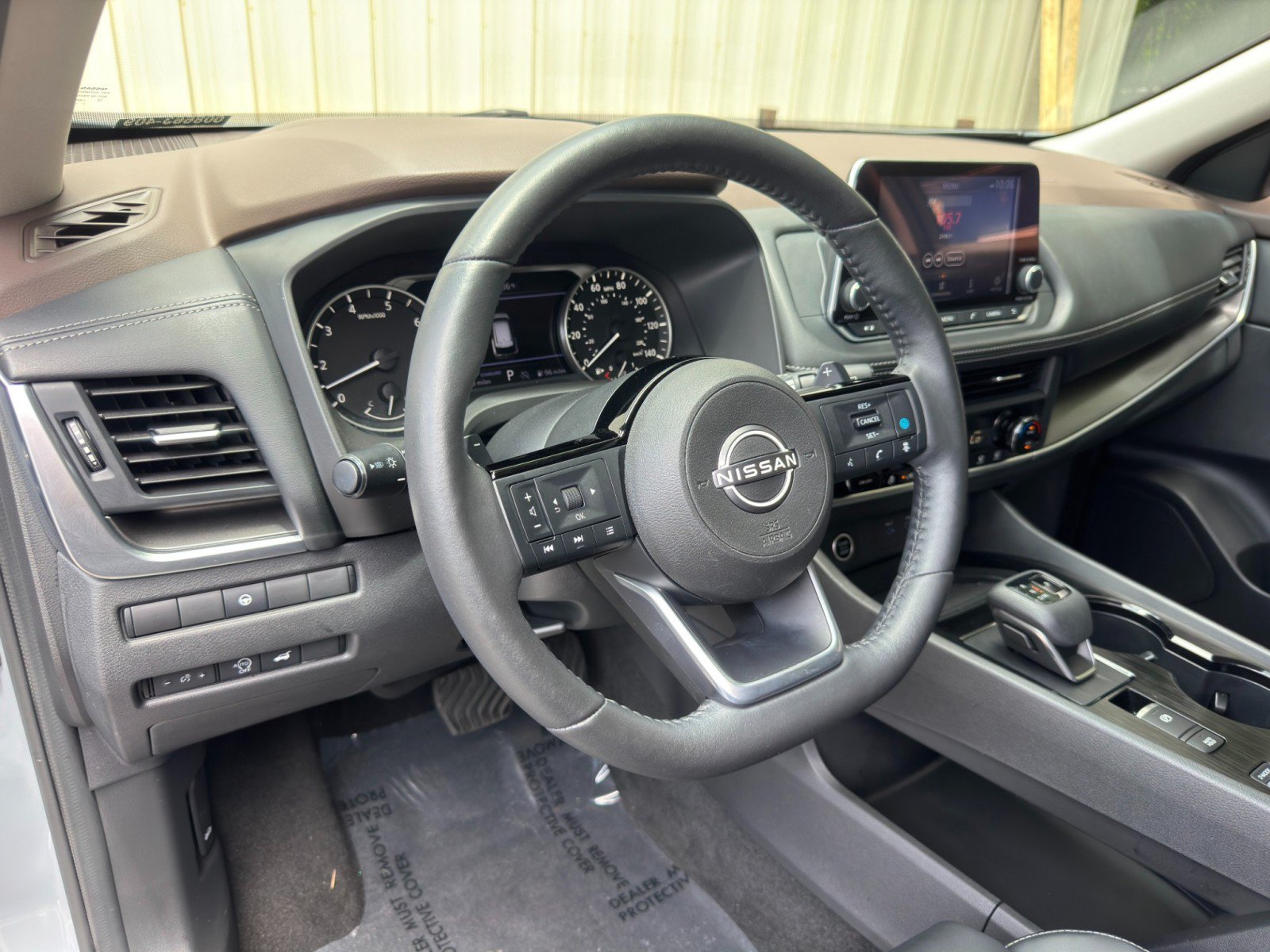Used 2023 Nissan Rogue SV w/ SV Premium B Package FWD image 13