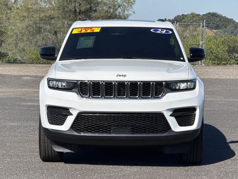 Used 2024 Jeep Grand Cherokee Laredo X AWD/4WD image 9