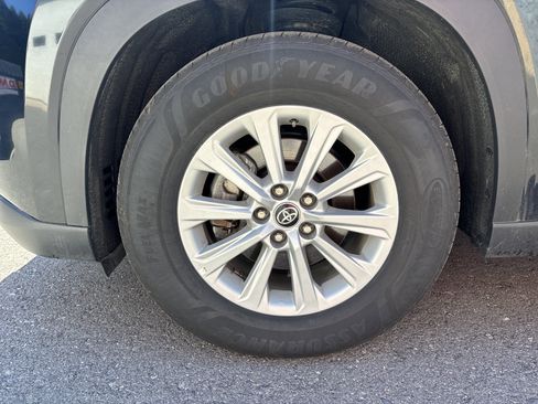 Used 2025 Toyota Grand Highlander AWD image 10