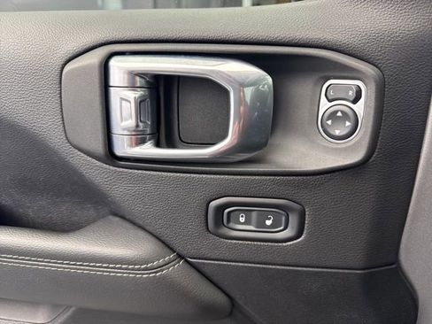 Used 2021 Jeep Wrangler Unlimited Sahara image 31