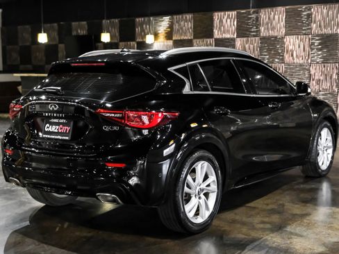 Used 2018 INFINITI QX30 Premium w/ Technology Package image 8