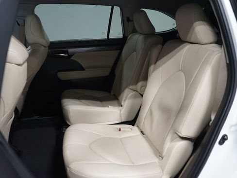 Used 2024 Toyota Highlander Limited image 31