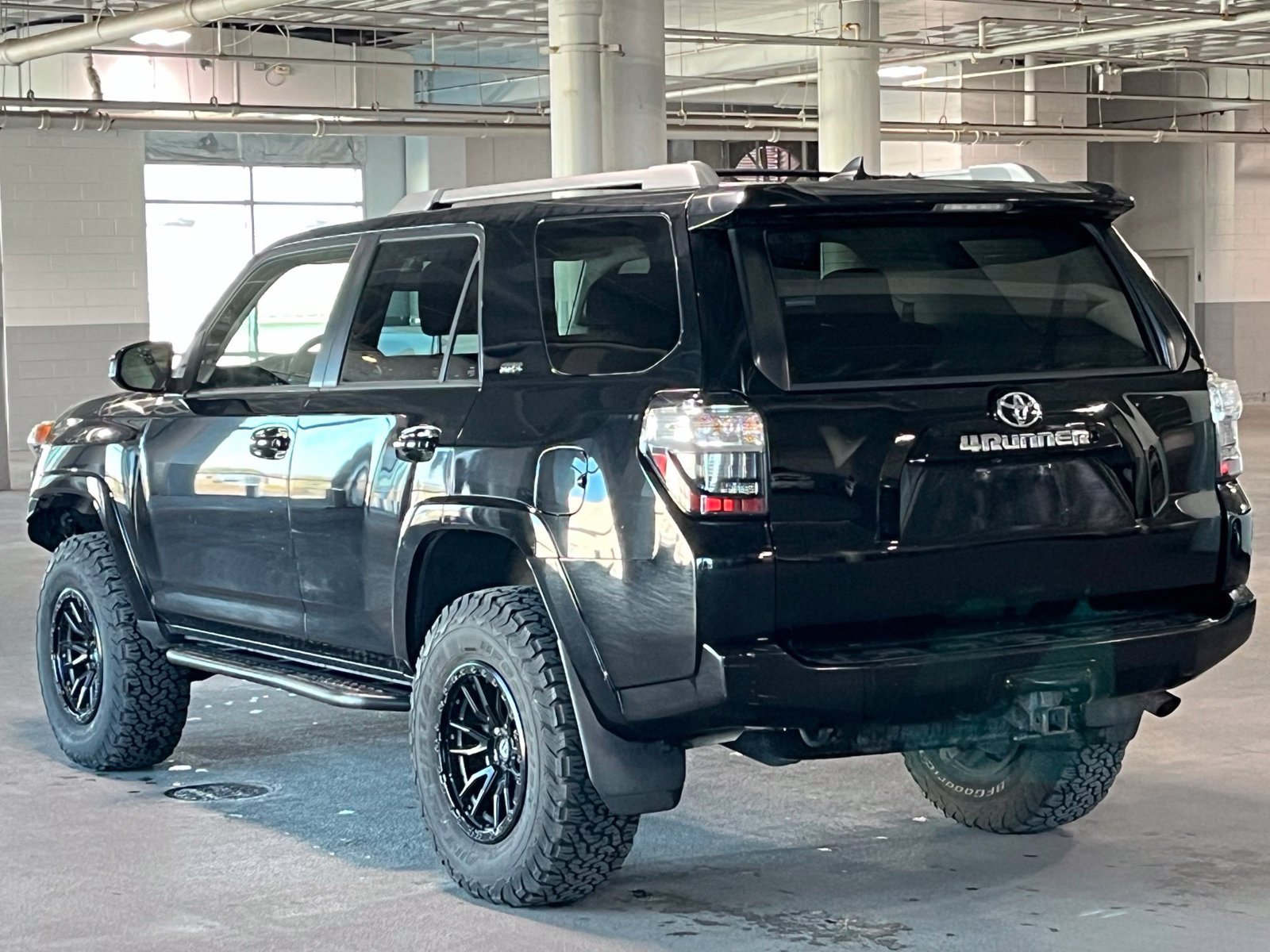 Used 2014 Toyota 4Runner SR5 AWD/4WD image 9