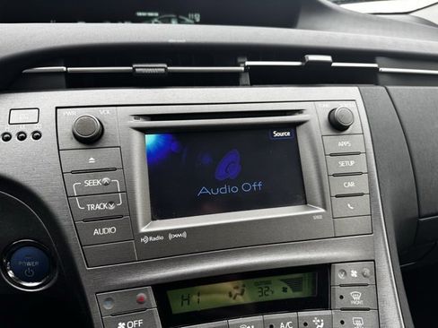 Used 2014 Toyota Prius Three image 3