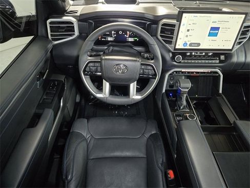 Used 2025 Toyota Sequoia Platinum image 17