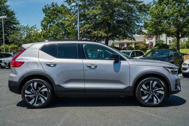New 2026 Volvo XC40 B5 Plus w/ Climate Package AWD/4WD image 4