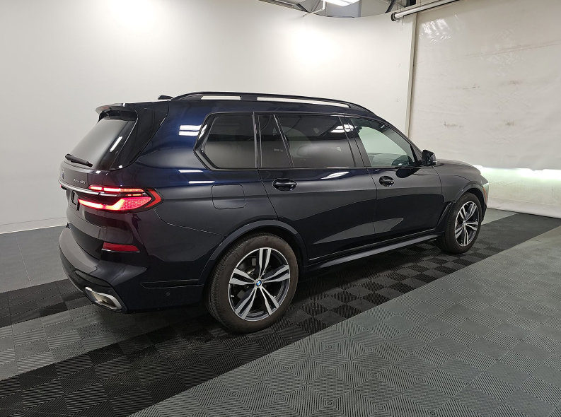 Used 2024 BMW X7 xDrive40i w/ M Sport Package AWD/4WD image 6