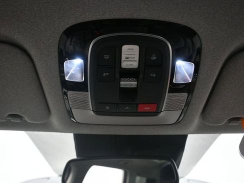 Used 2022 Hyundai Palisade Limited w/ Winter Package image 21