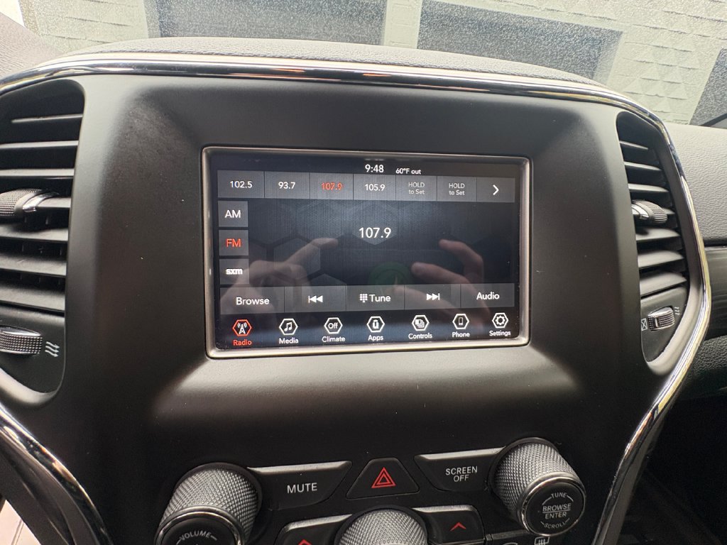 Certified 2021 Jeep Grand Cherokee Laredo AWD/4WD image 19