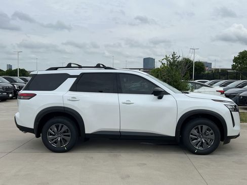 New 2026 Nissan Pathfinder SV image 3