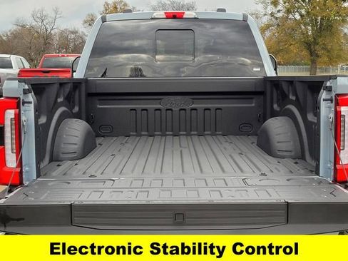 New 2026 Ford F250 Platinum w/ FX4 Off-Road Package image 9