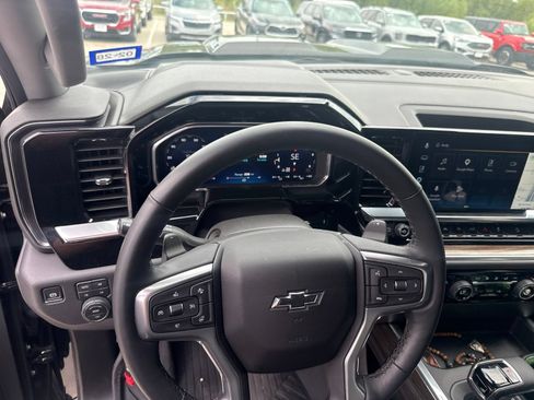 Used 2026 Chevrolet Silverado 1500 LT Trail Boss w/ Convenience Package II AWD/4WD image 10