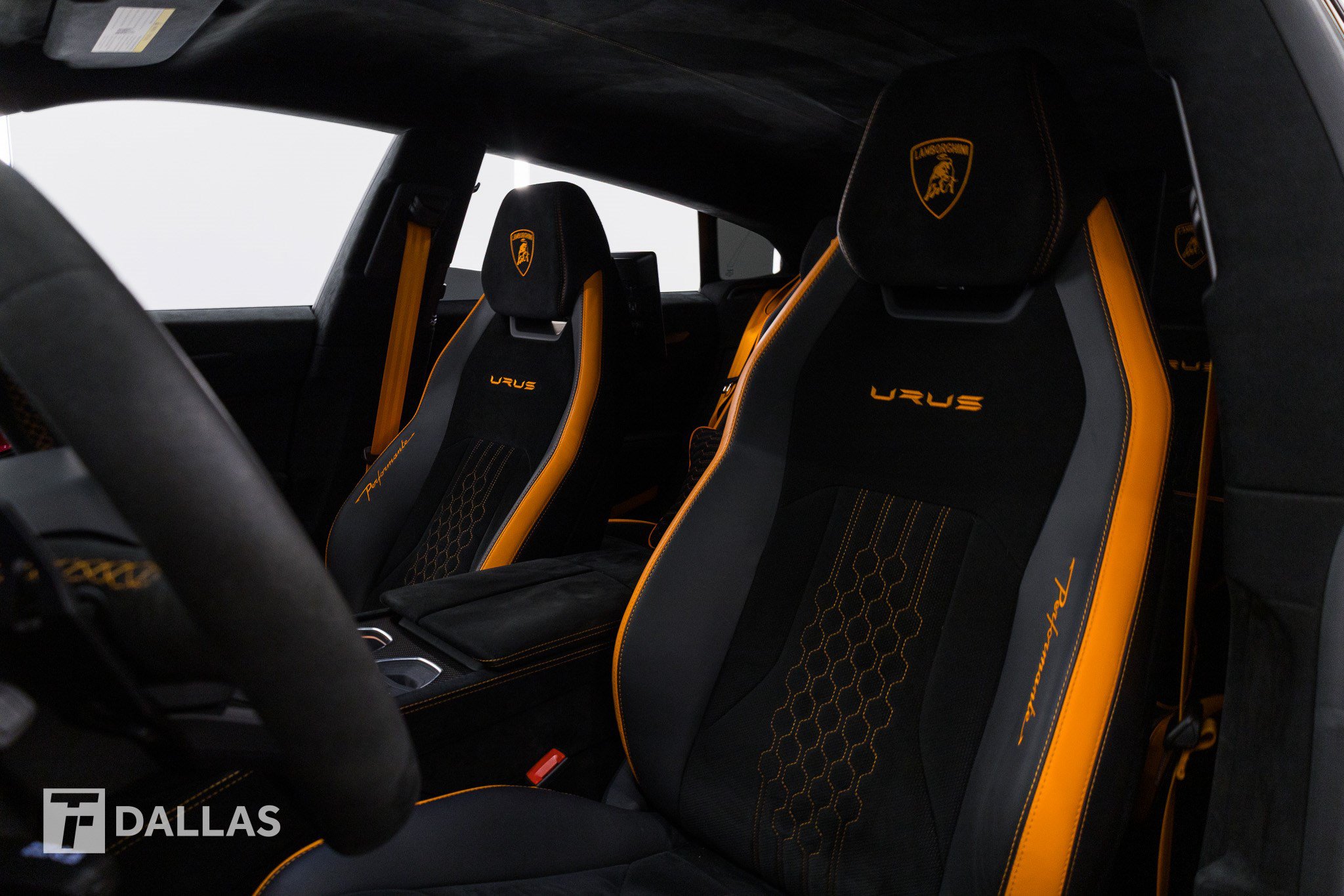 Used 2023 Lamborghini Urus Performante AWD/4WD image 3