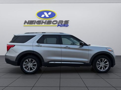 Used 2024 Ford Explorer Limited AWD/4WD image 7