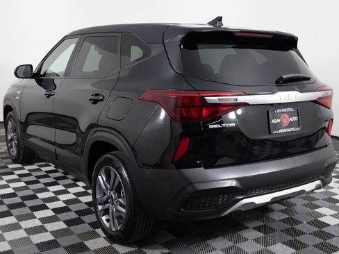 Used 2022 Kia Seltos LX AWD/4WD image 5