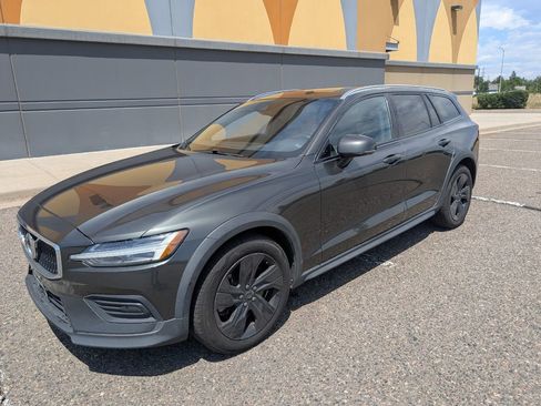 Used 2020 Volvo V60 T5 Cross Country w/ Protection Package Premier image 4