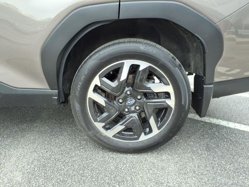Used 2025 Subaru Forester Premium AWD/4WD image 5