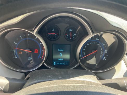 Used 2012 Chevrolet Cruze LS FWD image 4