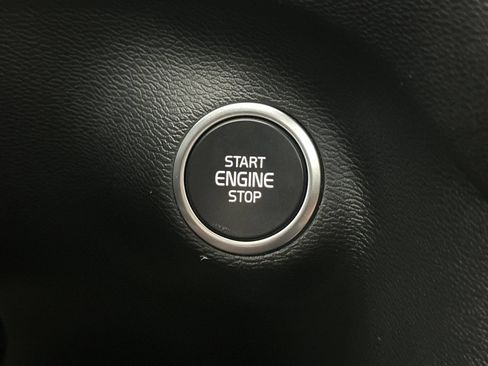 Used 2025 Volvo XC40 B5 Plus AWD/4WD image 27