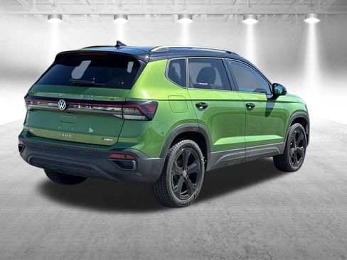 Used 2025 Volkswagen Taos SE AWD/4WD image 6