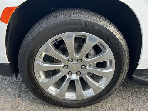 Used 2021 Chevrolet Tahoe Premier w/ Premium Package image 12