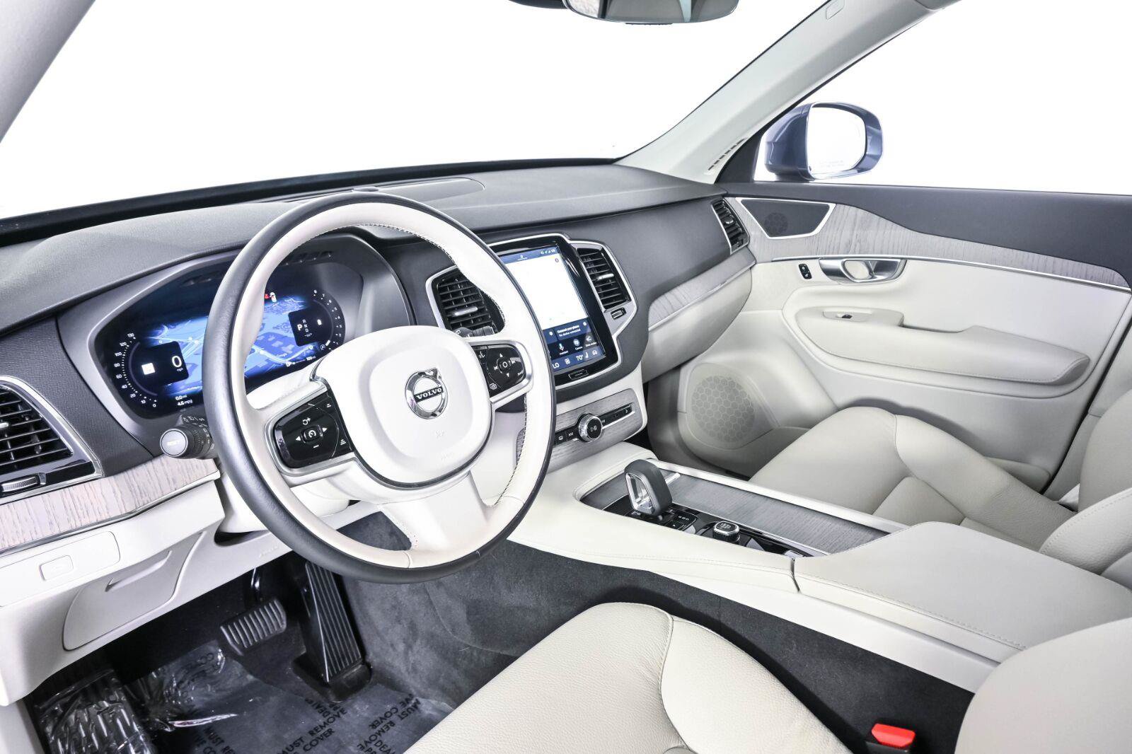 Certified 2024 Volvo XC90 B6 Plus w/ Protection Package AWD/4WD image 4