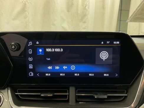 Used 2025 Chevrolet Trax LT w/ LT Convenience Package FWD image 18