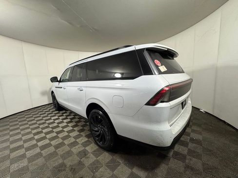 New 2025 Lincoln Navigator L Reserve w/ Jet Appearance Package AWD/4WD image 3