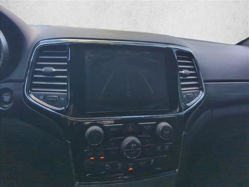 Used 2019 Jeep Grand Cherokee Altitude RWD image 8