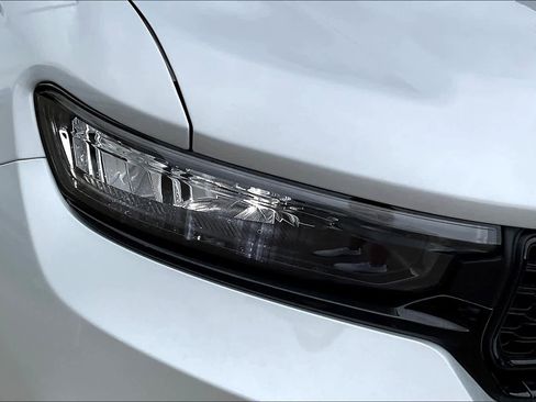 New 2025 Jeep Grand Cherokee Altitude image 13