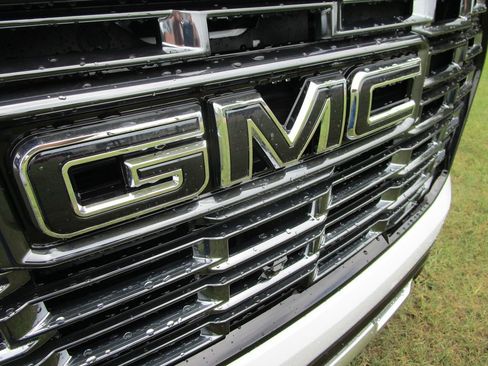 New 2026 GMC Yukon Denali Ultimate AWD/4WD image 36