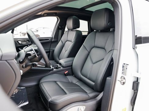 Certified 2026 Porsche Macan S AWD/4WD image 5