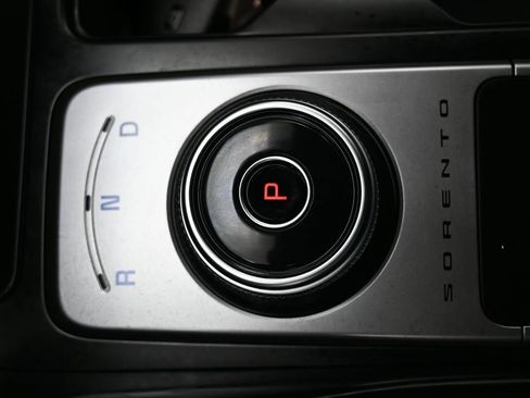 Used 2022 Kia Sorento S FWD image 29