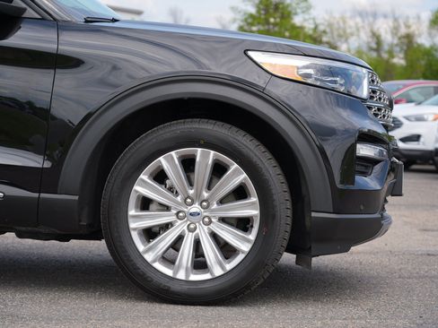 Used 2024 Ford Explorer Limited w/ Limited Technology Package AWD/4WD image 13