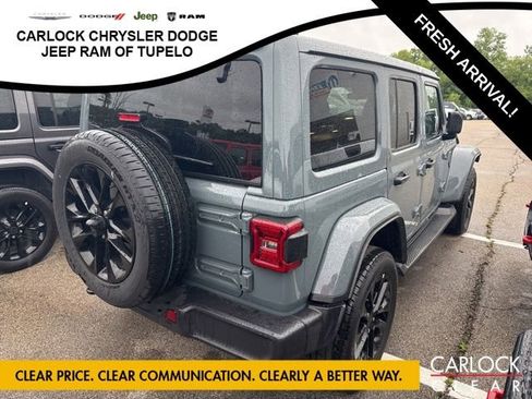 Used 2025 Jeep Wrangler Unlimited Sahara AWD/4WD image 5