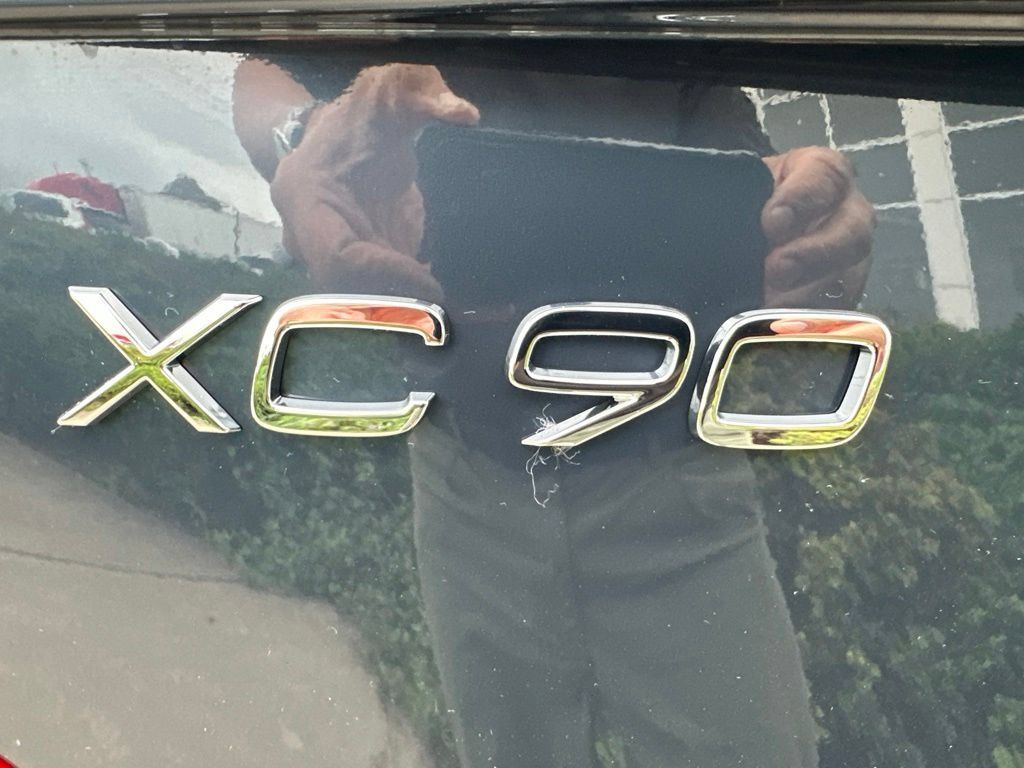 Certified 2024 Volvo XC90 B6 Ultimate w/ Protection Package Premier AWD/4WD image 17