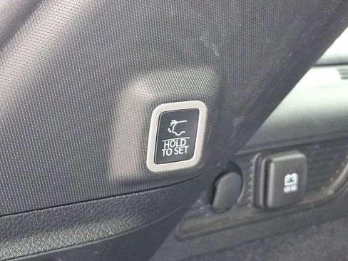 Used 2022 Jeep Grand Cherokee Overland w/ Luxury Tech Group IV AWD/4WD image 35