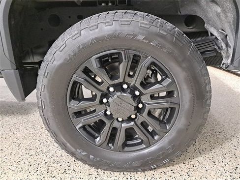 Used 2022 GMC Sierra 2500 Denali w/ Denali Black Diamond Edition image 8