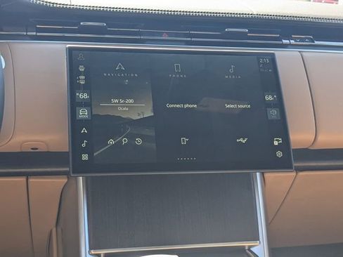 Used 2025 Land Rover Range Rover Long Wheelbase SE image 16