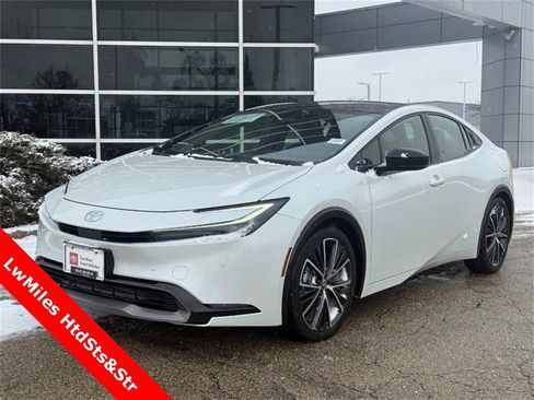 Used 2024 Toyota Prius XLE image 8
