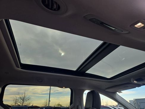 Used 2022 Chrysler Pacifica Limited image 14